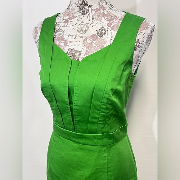 🛍️ALEX MARIE Kelly green sleeveless sheath dress size 6. - Picture 3 of 13